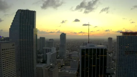 Aerial pull out shot downtown Miami FL 4k hlg Video stock 140765934