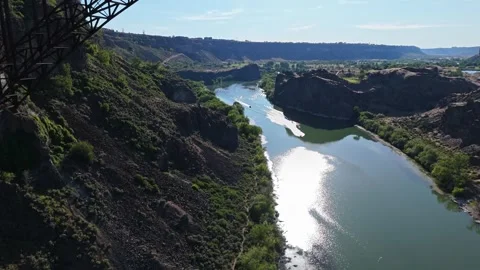 Aerial pull out shot of Perrine Memorial Bridge Видео 337437706