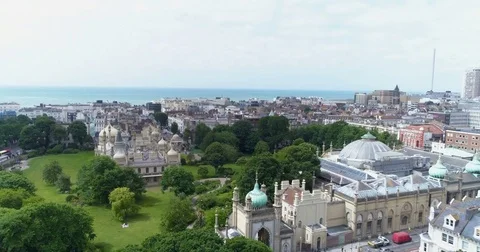 Aerial pull out view of  the center of the town of Brighton and Hove, England 動画素材 77746151
