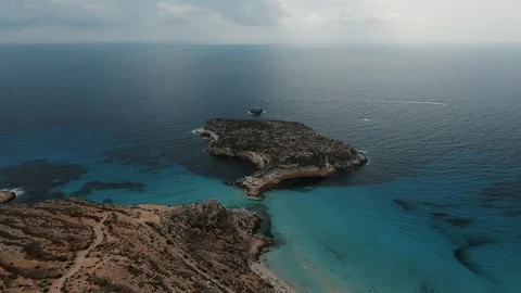 Aerial pull out view of the famous beach isola dei conigli in Lampedusa, Italy Stock Footage 119208658