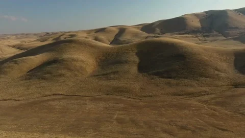 Aerial Pull Rolling Hills Of Central California at Sunrise Golden Light 스톡 동영상 147421319