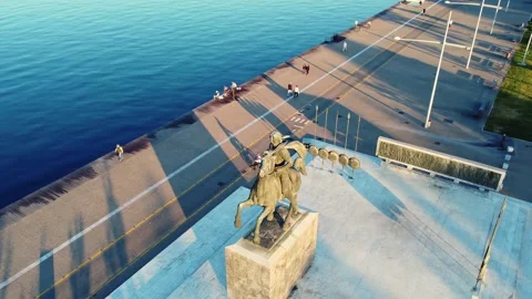 Aerial pullback Alexander the Great statue nea paralia thessaloniki 4k Stock-Footage 333829247