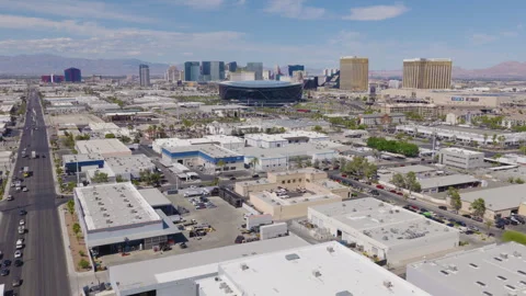 Aerial Pullback Drone Shot of Las Vegas Strip Skyline and Industrial District Stockbeeldmateriaal 333667435