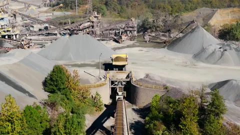 Aerial Pullback from Dump Truck at Hopper Vídeos de archivo 331598899