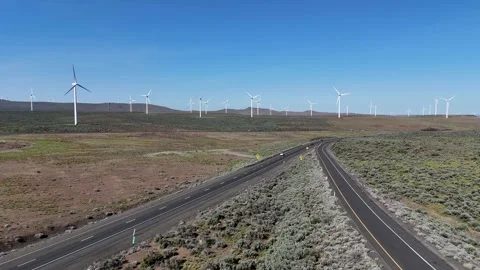 Aerial Pullback of Eastern Washington: Road Junction Amid Hills and Wind Turbine 库存影片 314081465