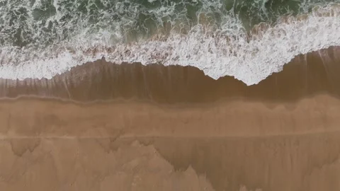 Aerial Pullback Over Sandy Beach With Breaking Waves, Anakapalli District Vidéo 331635906