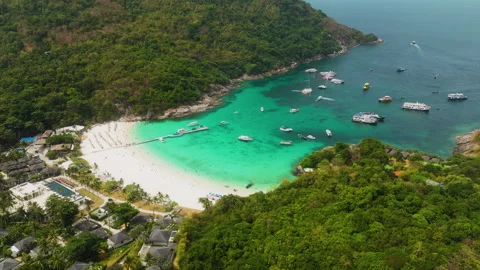 Aerial Pullback Over Tropical Bay Beach Resort Rayong Thailand Vídeos de archivo 337409520