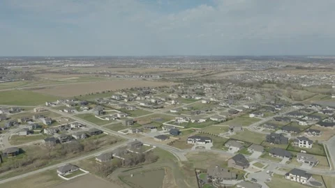 Aerial Pullback Revealing Luxury Villas with Private Land in Richfield Nebraska Video stock 334800322