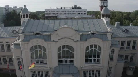 Aerial pullback from school building in Noginsk Видео 333484712