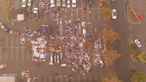 Aerial pullback shot through smoke of parking lot distribution for Camp Vídeo Stock 98855925