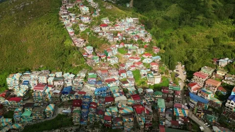 Aerial Pullback of Valley of Colors Hillside Community in Baguio, Benguet Vídeo Stock 328704714