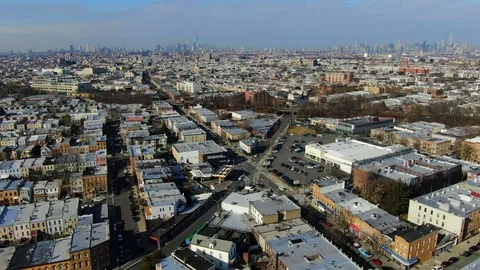 Aerial Pullback View of Brooklyn and Manhattan Landscape Vídeo Stock 124504484