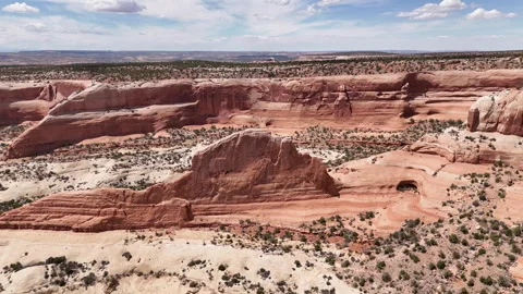 Aerial-Pullback view of fin in valley floor. Video stock 274325107