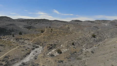 Aerial-Pulling back over arid desert wash Video stock 157127192