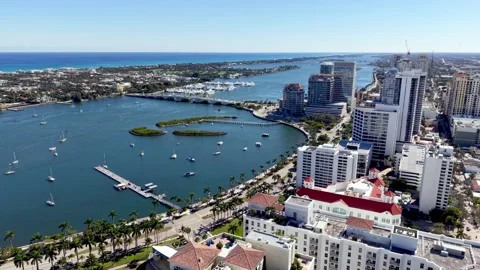 Aerial pullout west palm beach florida Stock Footage 329004597