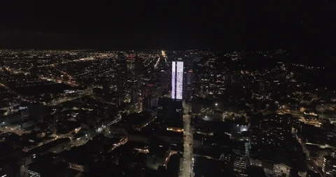 Aerial pulls back over downtown Bogotá, Colombia at night looking north Vídeos de archivo 99468335