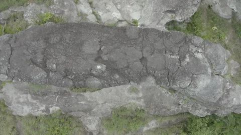 Aerial pulls back from over the Puerta de Orion to reveal the landmark Vídeos de archivo 109177820