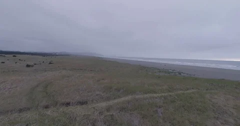 Aerial push along beach 動画素材 91465537