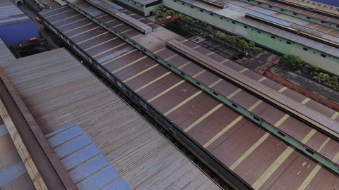 Aerial Push In Geometric Rust Texture On Industrial Metal Roofs 库存影片 341277263