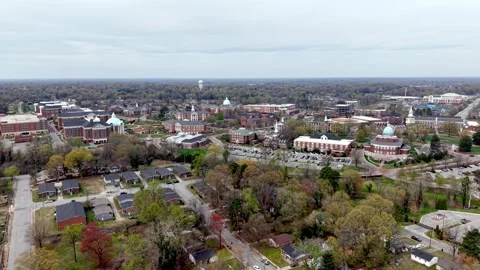 Aerial push in to high point university Stockbeeldmateriaal 333021185