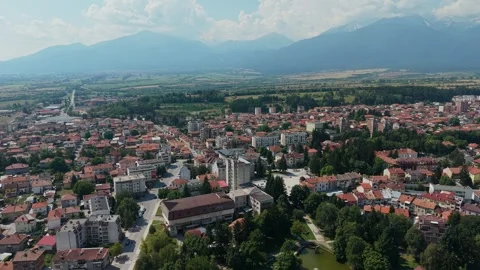 Aerial push in over Razlog town center and mountains Bulgaria Stock-Footage 344059004