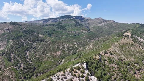 Aerial Push Into Rugged Mountain Valley Stockbeeldmateriaal 340418530