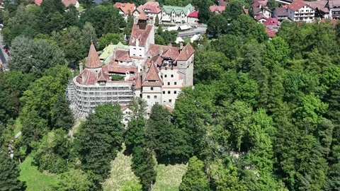 Aerial Push-In Shot of Bran Castle in Autumn, Romania Video stock 344900078