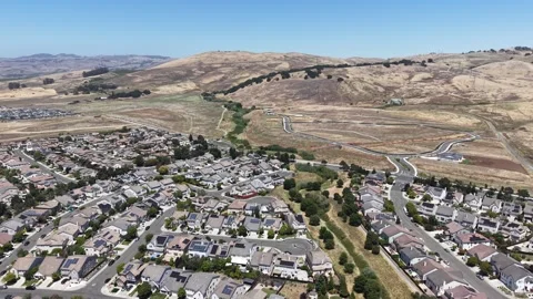 Aerial Push Toward Hillside Development Near American Canyon, California, 4K 库存影片 337975792