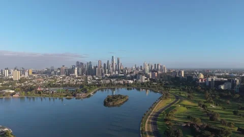 Aerial Push In Toward Melbourne CBD Skyline Across Albert Park Lake 스톡 동영상 325683458