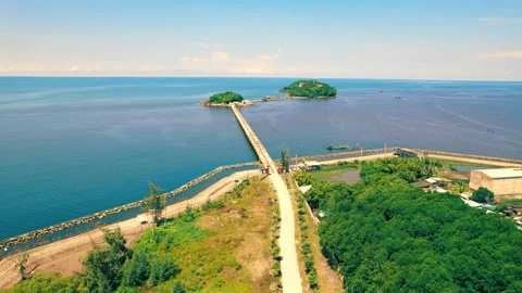 Aerial Push-in View of Hon Da Bac Island and Entrance Path Video stock 326378202