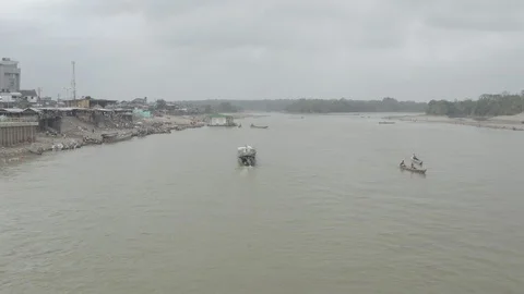 Aerial pushes over a boat sailing down the Atrato river and ascends over Choco Видео 106302853