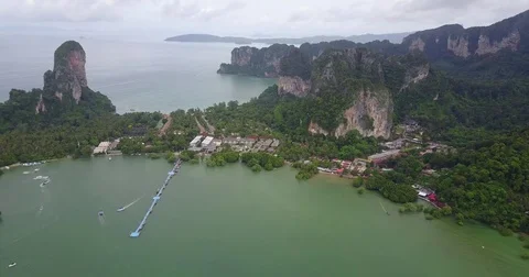 Aerial Railay Right to Left Vidéo 80126343