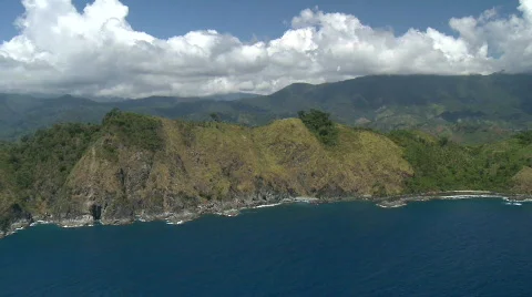 Aerial of rain forest covered cliffs on the Pacific coast Stock-Footage 643100