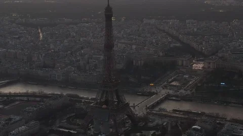 AERIAL: Reverse Drone Flight from Eiffel Tower, Tour Eiffel in Paris, France Video stock 128041287