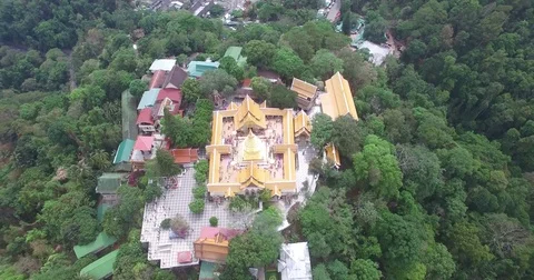 Aerial Reverse Wat Phrathat Doi Suthep Chiang Mai 스톡 동영상 76914179