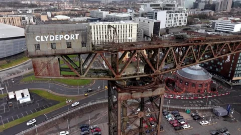 Aerial Right Angle Descent Toward Finnieston Crane Glasgow Vídeos de archivo 328785152