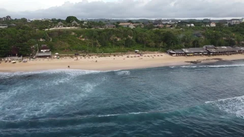 Aerial right tracking shot over Balangan Beach cliffs, Bali Vídeo Stock 329004064