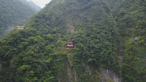 Aerial Rise Up Over Buddhist Structures in Cliffs of Mountains Reveal Ravine 스톡 동영상 101932774