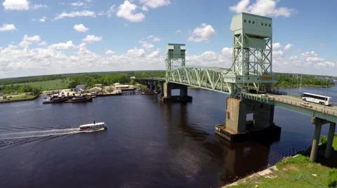 Aerial River Ferry under Bridge Vidéo 53494594