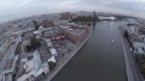 Aerial of river, Peter the Great Staue Cathedral of Christ the Saviour, Moscow Video stock 56170983