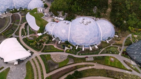 Aerial rotating shot of the Eden Project biomes Video stock 336379062