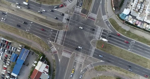 Aerial rotating top down shot of an intersection with traffic in the city Stock Footage 113043651