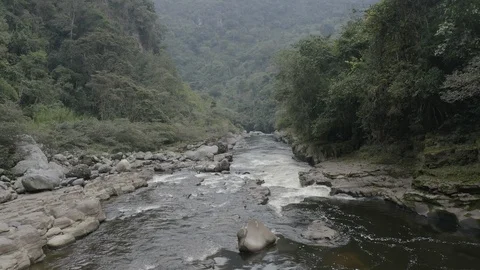 Aerial sails low over a section of the Magdalena river in Colombia Vídeos de archivo 104663506