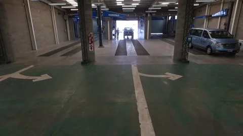 Aerial scene inside an import export car deposit. Vídeo Stock 59982823