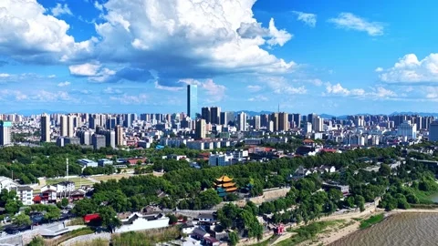 Aerial Scenery of Yueyang Tower Scenic Area in Hunan Province 스톡 동영상 325698341