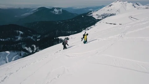 Aerial shot active backpacker snowboarding tourist climbing on winter mountain Vídeo Stock 120835271