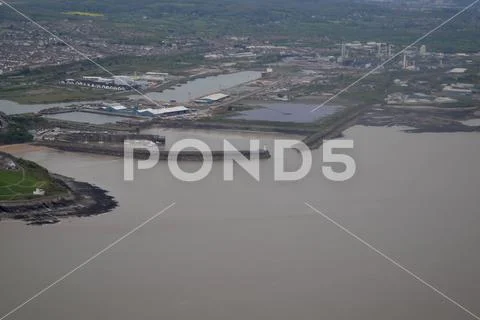 AERIAL SHOT OF BARRY AS PLANE COMING INTO LAND AT CARDIFF AIRPORT Stock Photos