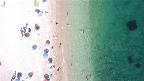 Aerial shot of a beach Vidéo 207212914