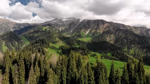 Aerial shot of the beautiful mountain 库存影片 131591153
