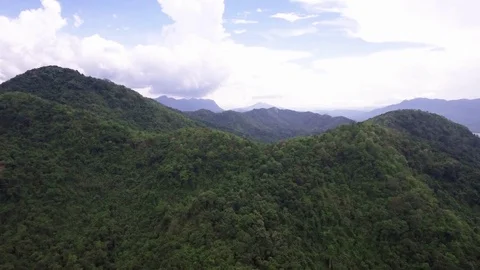 Aerial shot of beautiful mountain range Vidéo 75916671